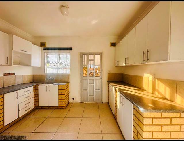 2 BEDROOM PROPERTY TO RENT IN MONTCLAIR